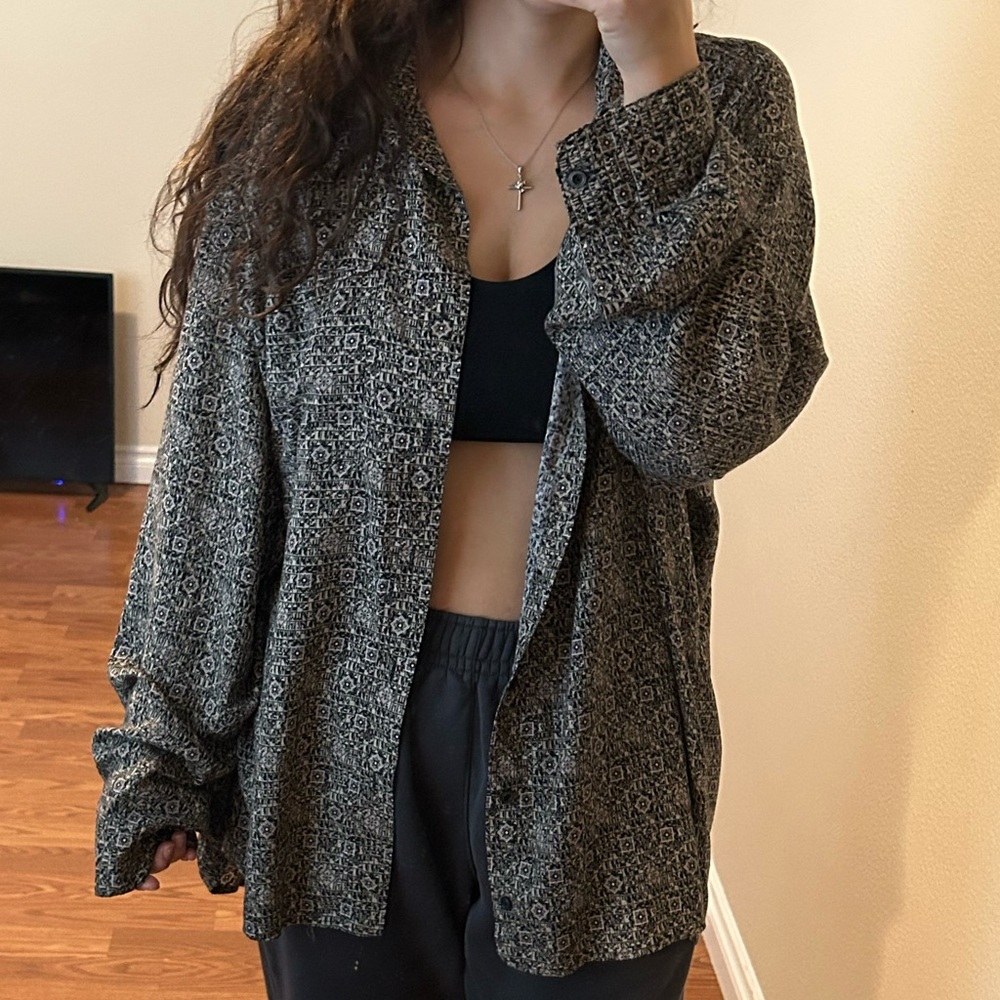 Patterned Button-Up Shirt - Picture 3 of 6